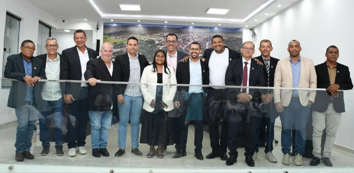 Câmara empossa a vereadora Leidiane